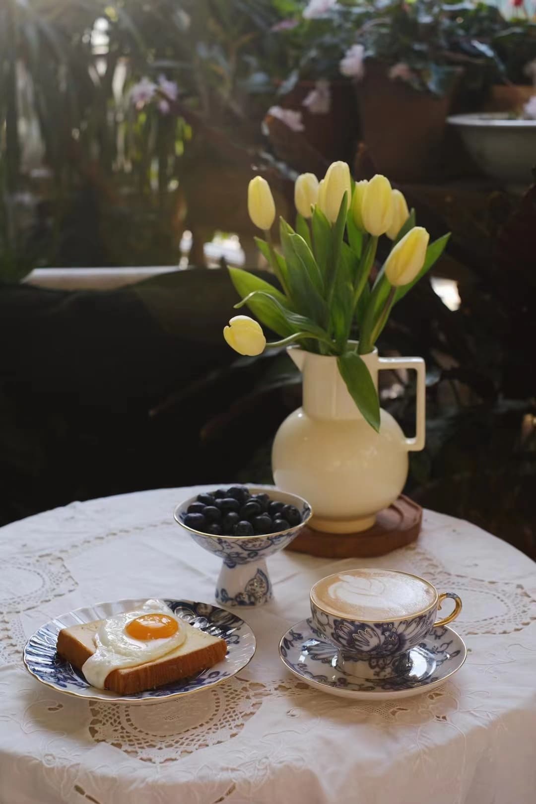 Creamy Delight Ceramic Vase