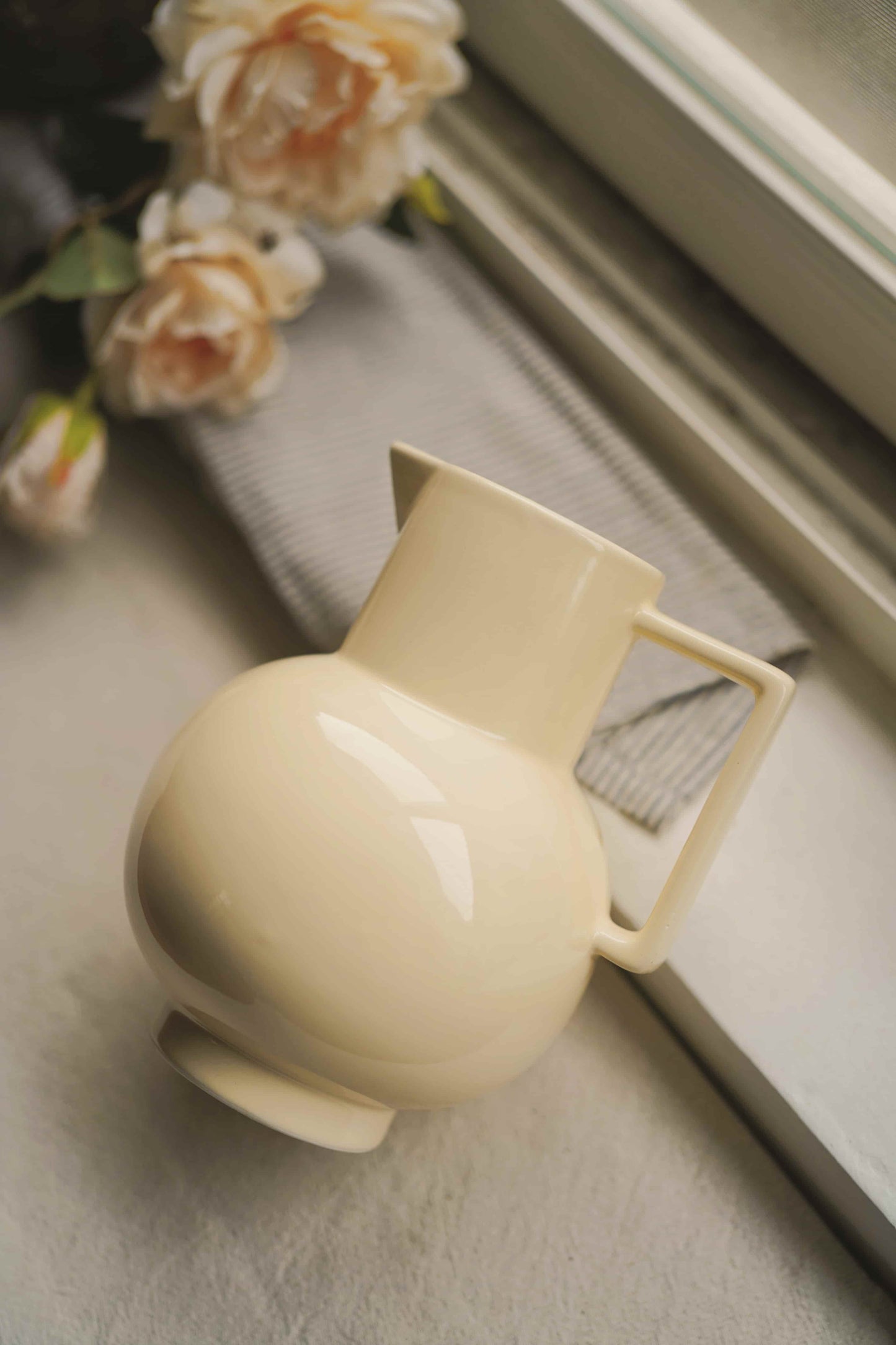 Creamy Delight Ceramic Vase