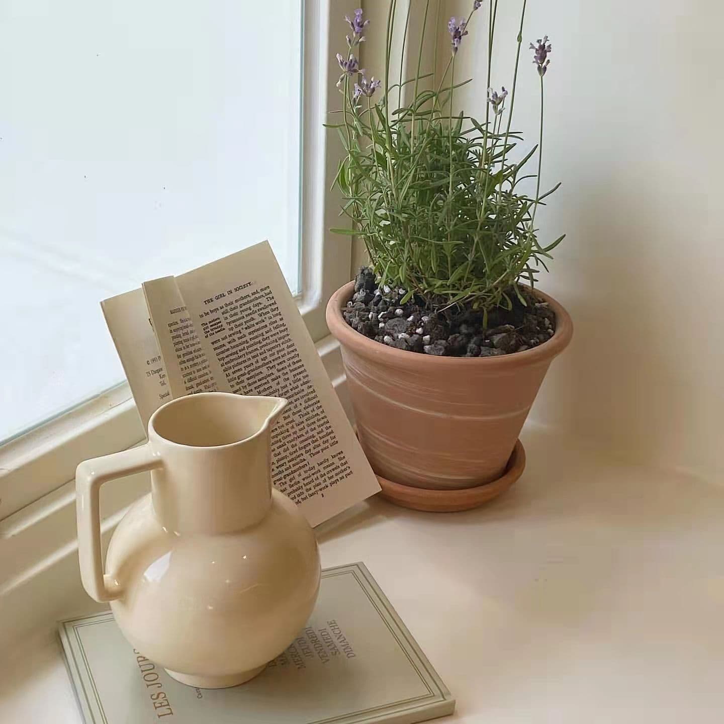 Creamy Delight Ceramic Vase