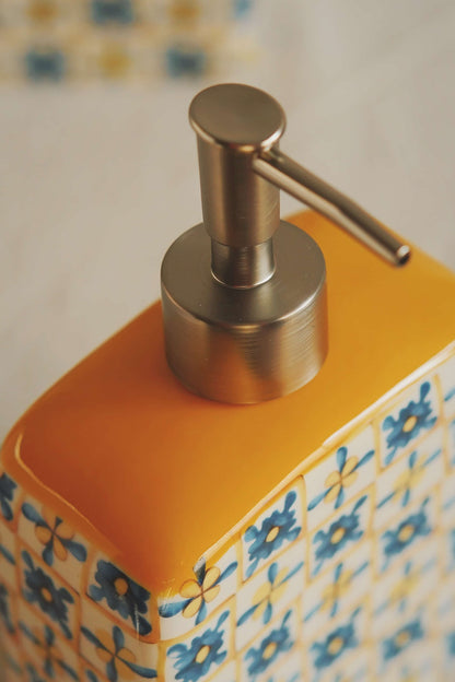 Italian-Style Yellow Gingham Bathroom Set